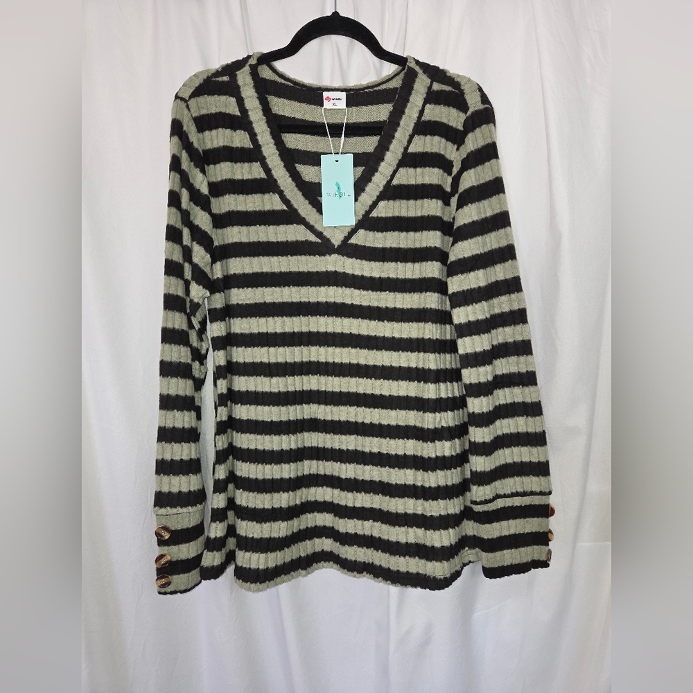 Wiholl Striped V-Neck Sweater in Black/Green Size XL